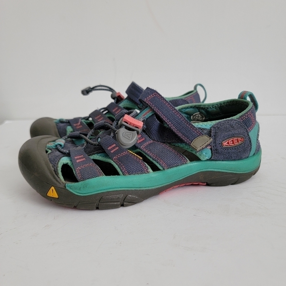 Keen kids size 4 big girl